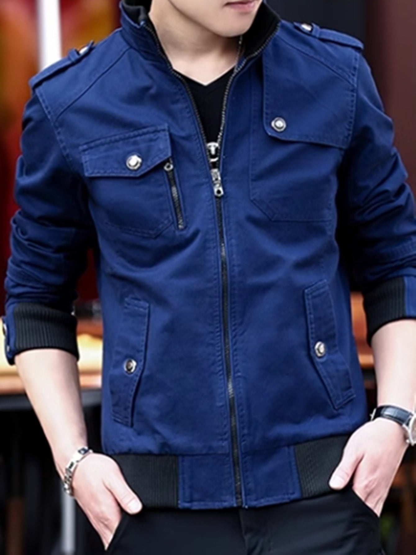 Erkaklar uchun bir rangli kargo jakketi, ko'p cho'ntakli dizayn, zamonaviy uzun qo'lqopli turli xil ko'ylak. Tashqi faoliyatlar uchun mukammal, ajoyib sovg'a bo'ladi.