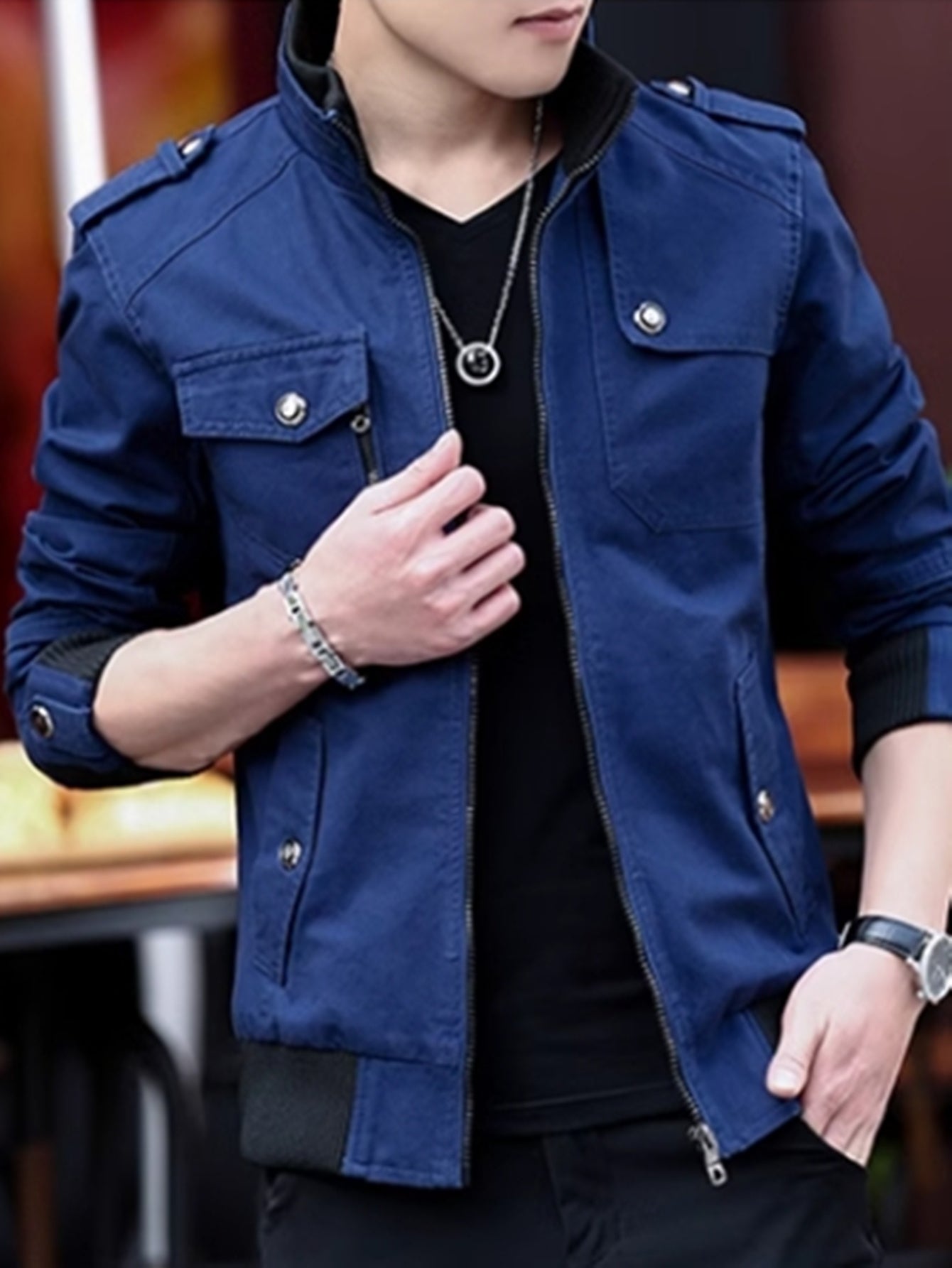 Erkaklar uchun bir rangli kargo jakketi, ko'p cho'ntakli dizayn, zamonaviy uzun qo'lqopli turli xil ko'ylak. Tashqi faoliyatlar uchun mukammal, ajoyib sovg'a bo'ladi.