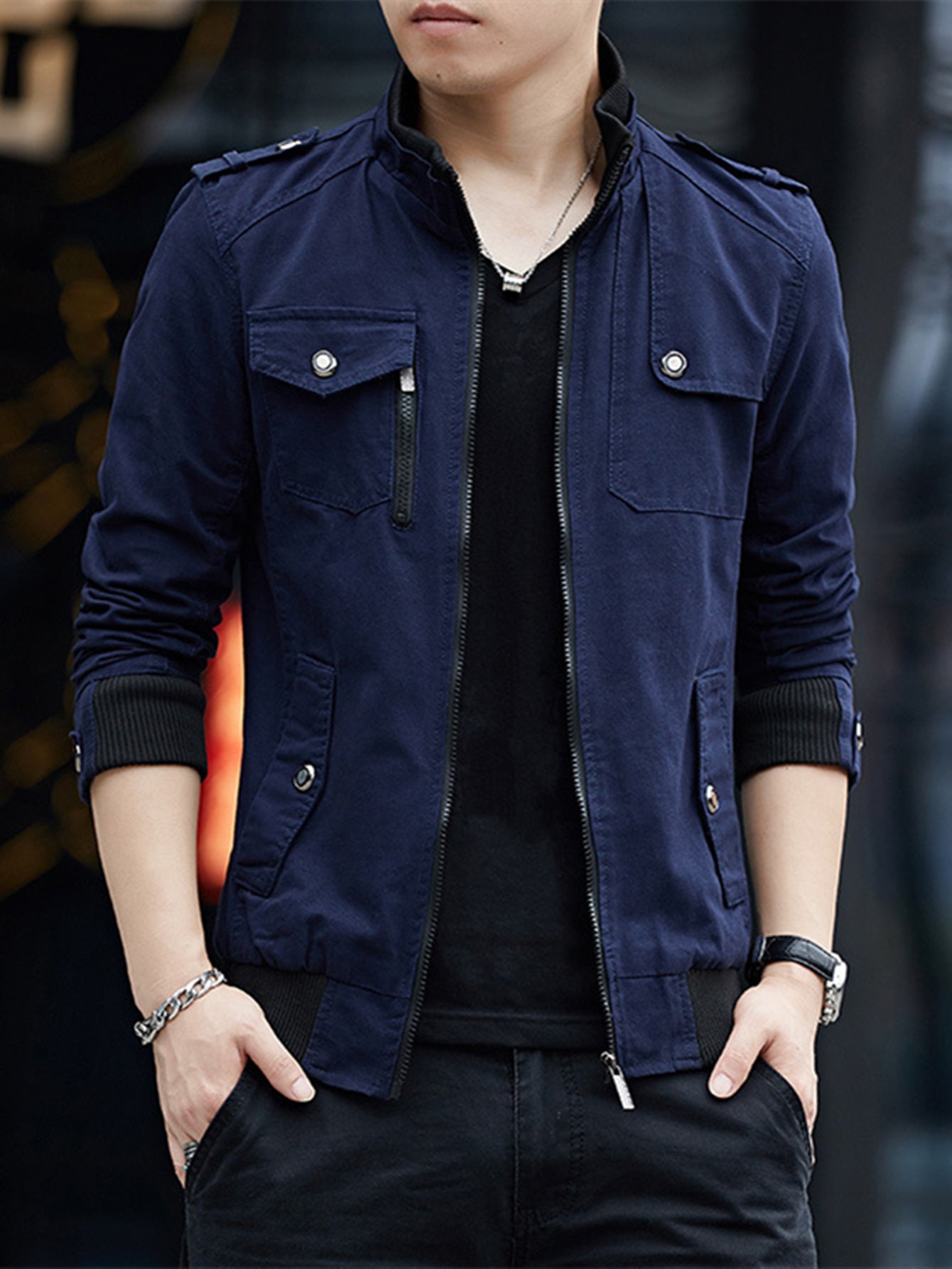 Erkaklar uchun bir rangli kargo jakketi, ko'p cho'ntakli dizayn, zamonaviy uzun qo'lqopli turli xil ko'ylak. Tashqi faoliyatlar uchun mukammal, ajoyib sovg'a bo'ladi.