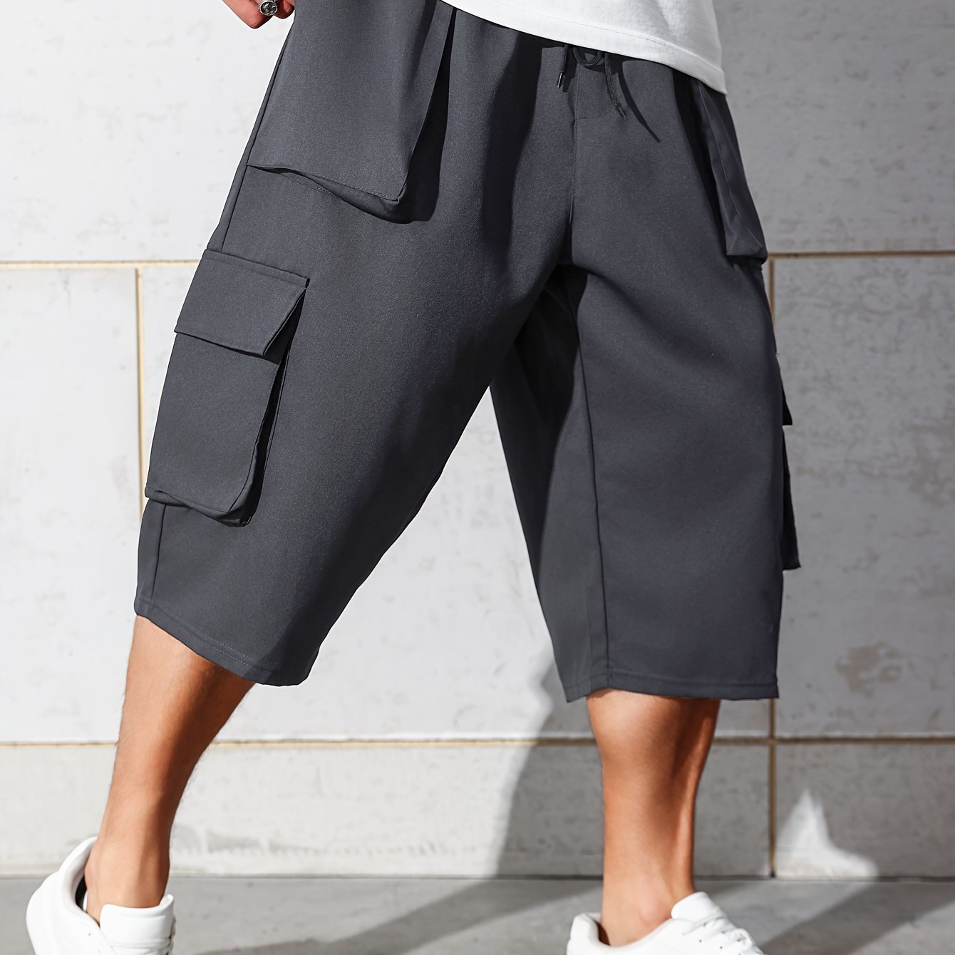 Pantalones cargo de talla grande para hombre de corte relajado hasta la rodilla con múltiples bolsillos y cintura con cordón