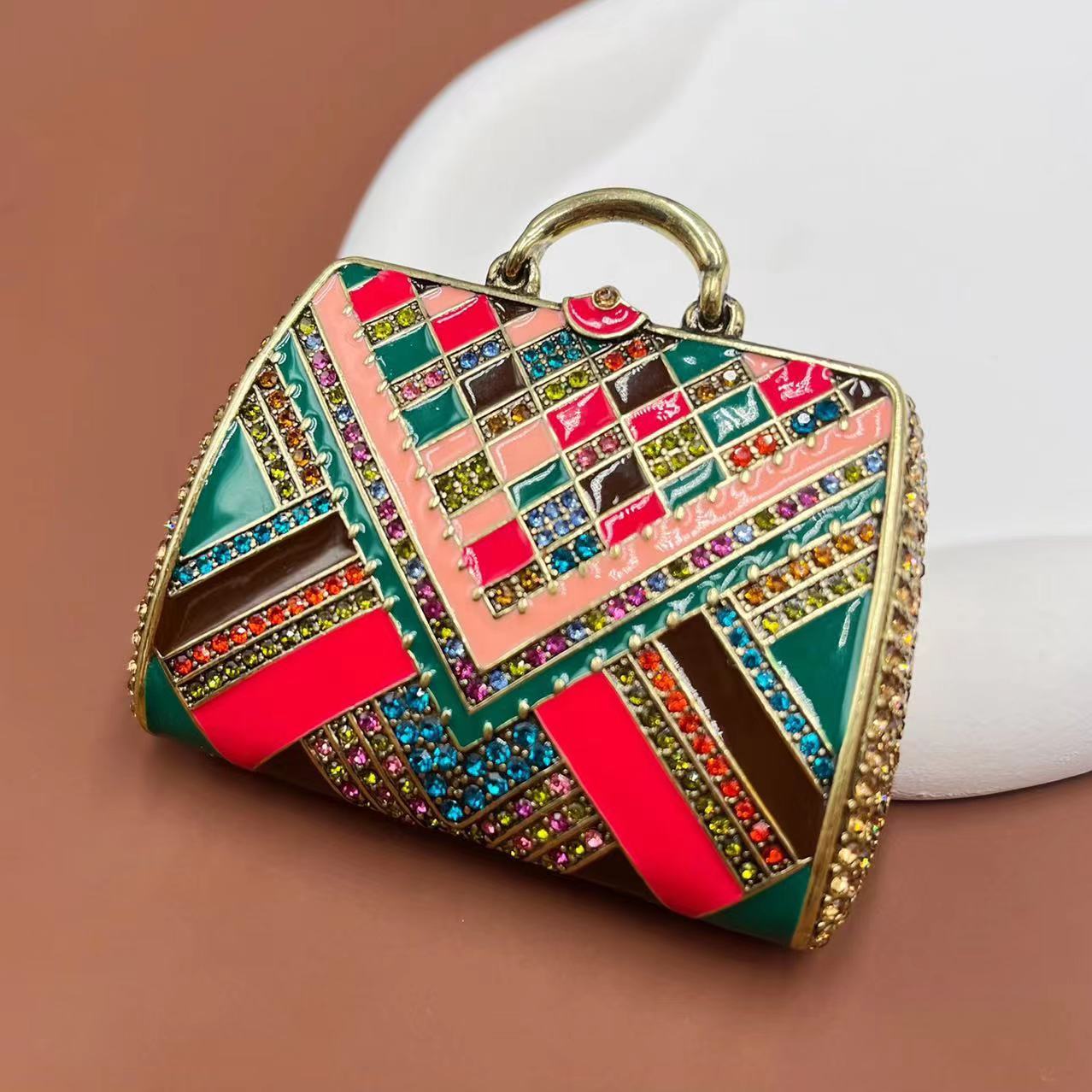 Chiroyli Vintage Brosh, Rhinestone'lar bilan bezatilgan - O'rta asr uslubidagi zamonaviy Emal Pin, Retro Ayollar Aksessuari, Yagona Nadir Zargarlik Belgisi