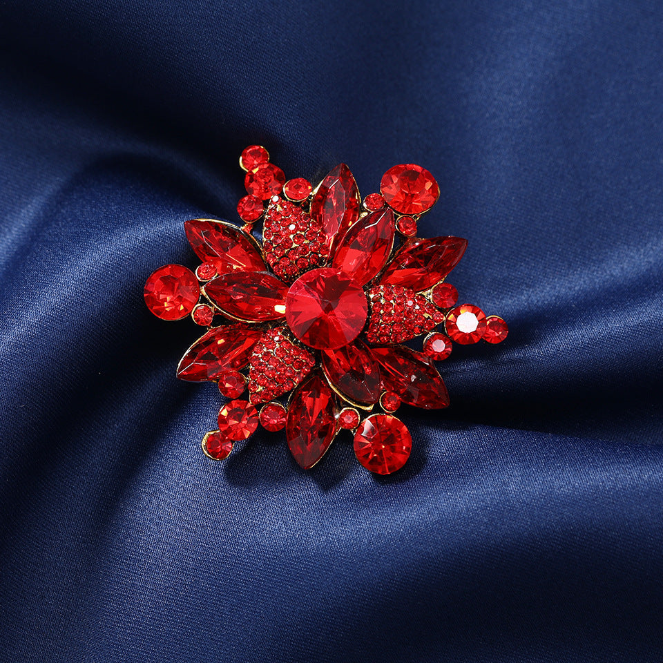 Ayollar uchun nafis hashamatli pin, partiyalar va tadbirlar uchun mukammal - Vintage ilhomlangan kristal va rhinestone gullar broshkasi