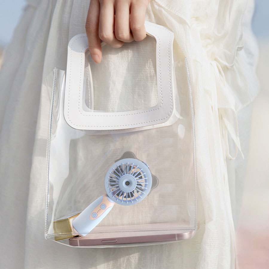 Портативный ручной вентилятор со встроенным аккумулятором, кнопками управления и возможностью зарядки через мини-USB.