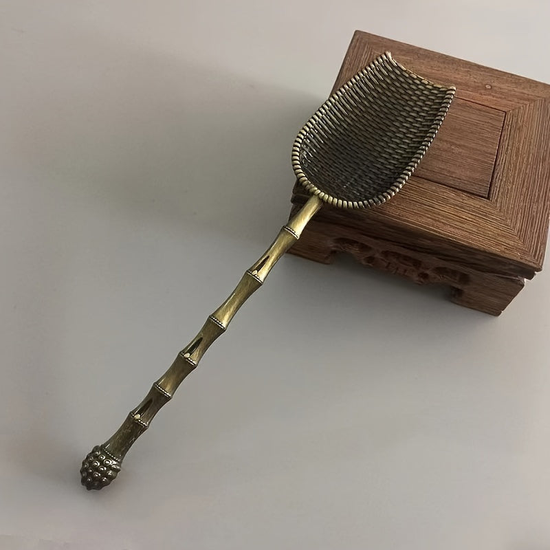 Qulay uzun tutqichi bo'lgan, bo'sh bargli choylar, qahva va ziravorlar uchun zamonaviy vintage metall choy qoshig'i. Uy oshxonasida foydalanish uchun mukammal.