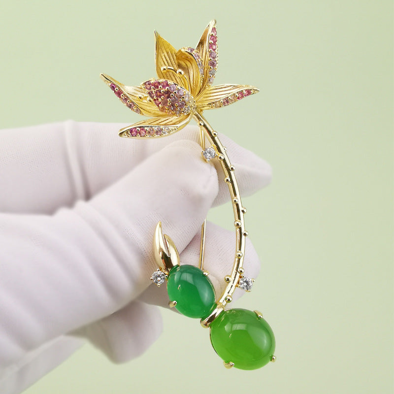 Green Crystal Lotus Brooch Floral Rhinestone Pin for Women's Fashion
