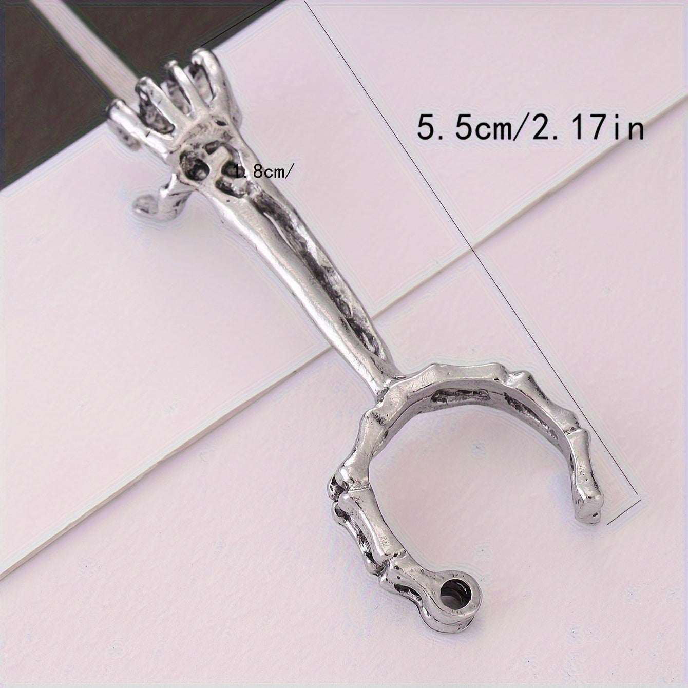 Unisex Metal Hand Bone Smoking Ring Skull Pattern Cigarette Holder