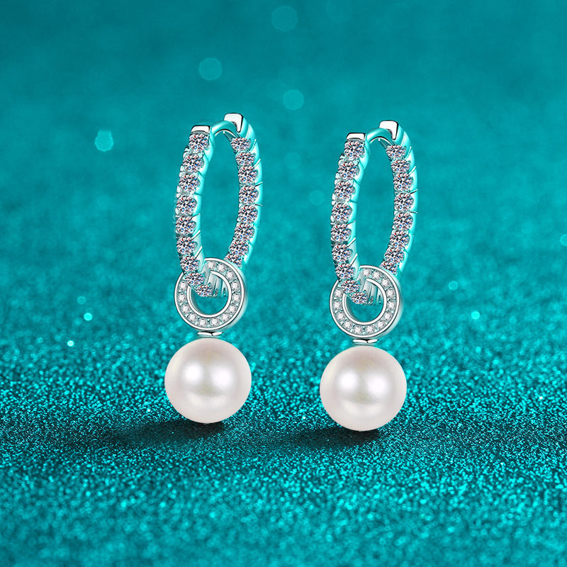 Pendientes elegantes con 1.1 quilates de moissanita y perla de agua dulce en plata de ley