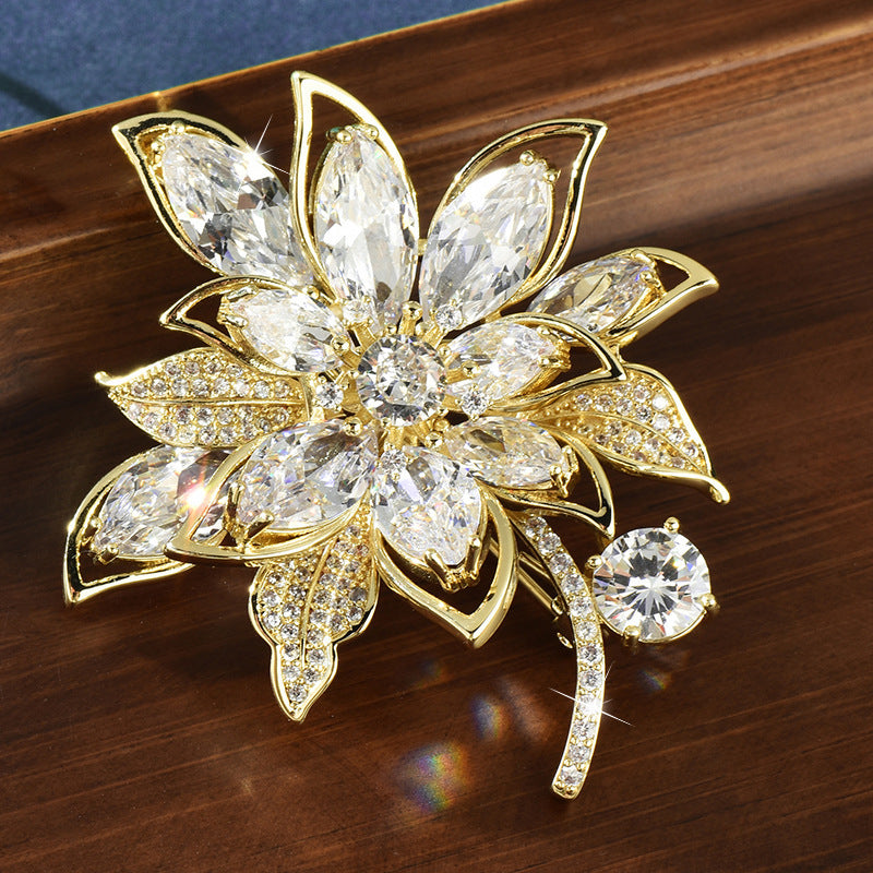 Роскошные броши и значки из полных кристаллов, идеально подходящие как для женщин, так и для мужчин. Это элегантное, высококачественное классическое украшение в виде булавки излучает утонченность и очарование.