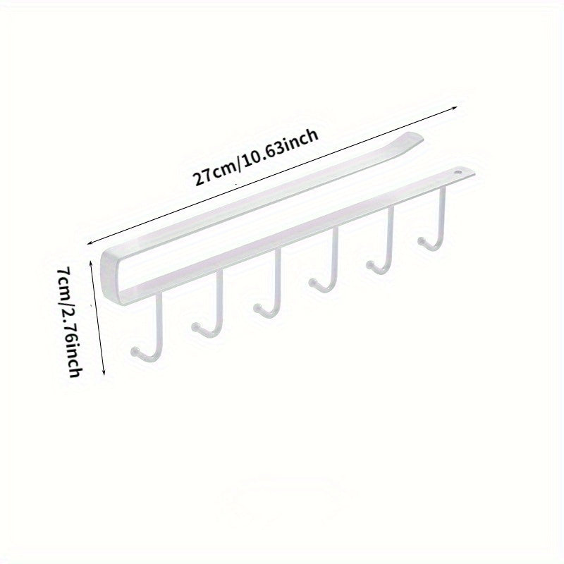 Oshxona shkafining ostida temir chashka tokchasi, 6 ta tutqich bilan - qahva chashkalari uchun joyni tejovchi uskunalar, ko'p maqsadli oshxona asboblari tashkilotchisi, saqlash tutqichlari bilan mustahkam tokcha