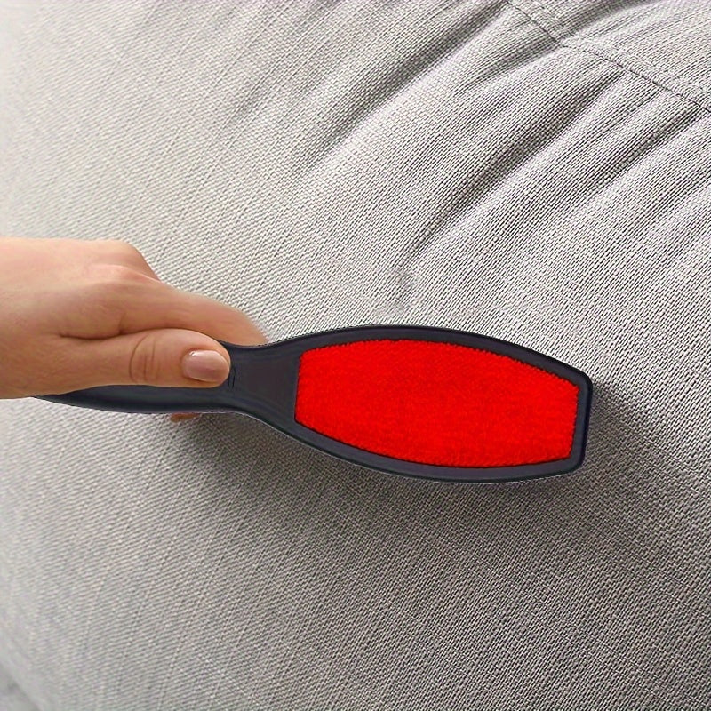 Qizil va qora rangdagi ikki tomonlama uy hayvonlari sochlarini olib tashlash uchun cho'tka, uyda va sayohatda foydalanish uchun. Kiymlarda, mebellarda, gilamlarda va RVlarda ishlatilishi mumkin. Qayta ishlatiladigan, mustahkam va foydalanish uchun oson.