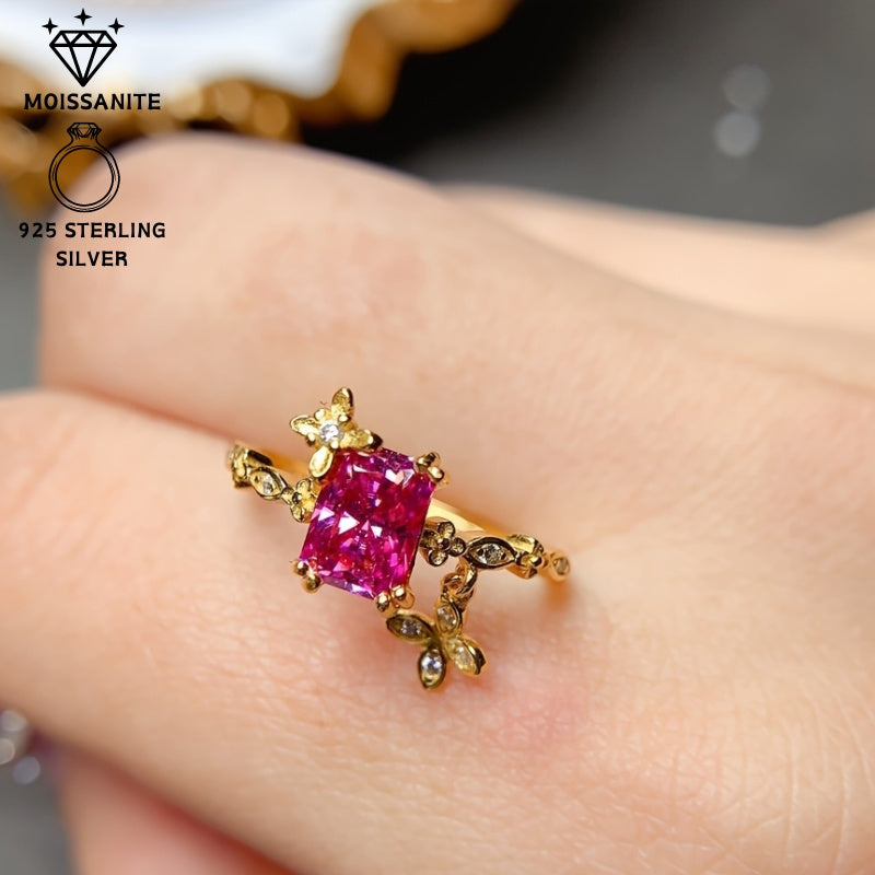 Ajoyib 1 karatli pushti moissanit uzuk, 925 sterling kumushda, kvadrat kesim va murakkab gullar bezaklari bilan - Tug'ilgan kunlar, bayramlar va bitiruvlar uchun mukammal | Partiyalar uchun hashamatli aksessuar, hayratlanarli dizayn bilan bezatilgan