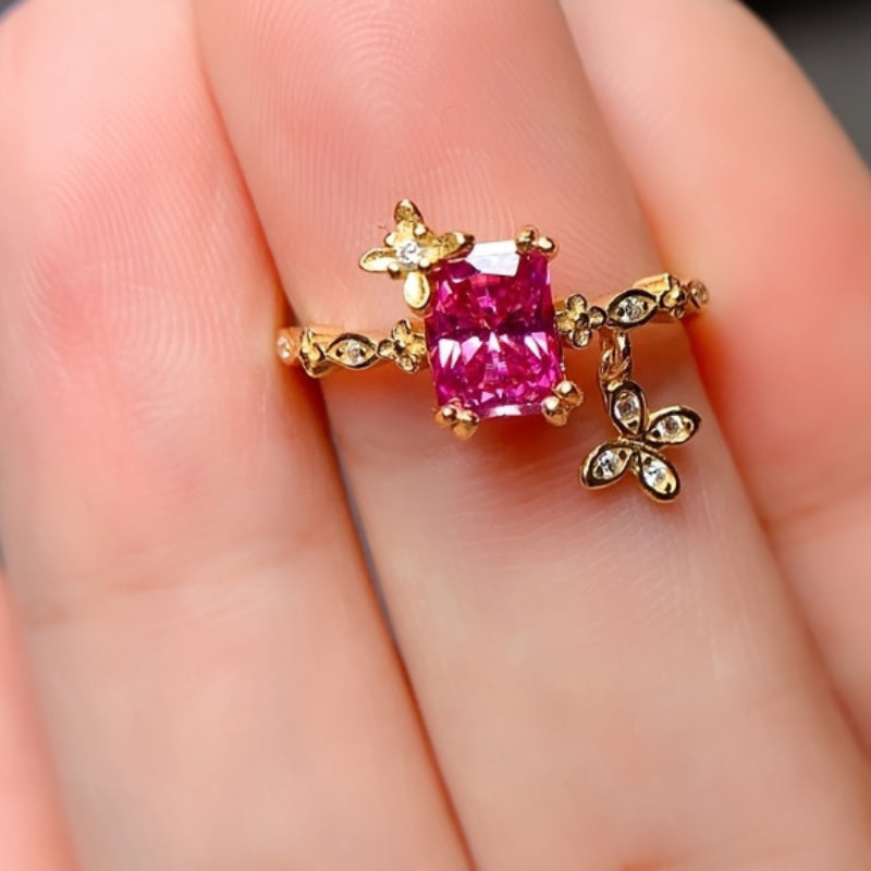 Удивительное кольцо из 1 карата розового моиссанита в серебре 925 пробы с квадратной огранкой и сложными цветочными украшениями - идеально для дней рождения, праздников и выпускных. | Роскошный аксессуар для вечеринок, с захватывающим дизайном, украшенным