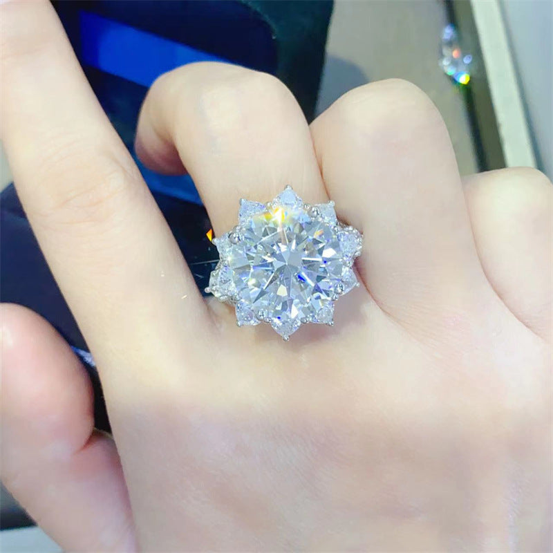 10 Karat Güneş Çiçeği Moissanite uzuk Sterling Kumushda, nikoh yoki taklif uchun
