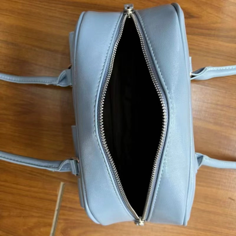 Zamonaviy ayollar uchun retro yelka sumkasi, katta sig'imli, porloq qoplama, zip yopilishi, bir rangda (qora/kolada/oq/ko'k). Ishga borish va har kuni foydalanish uchun ideal, yangilik sumkasi.