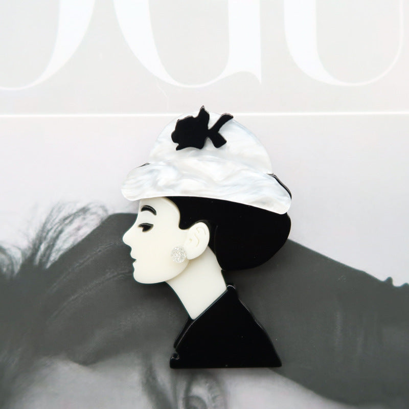 Art Deco akril brosh with elegant lady and marbled hat