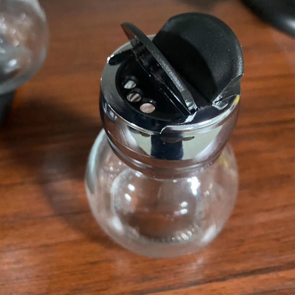 16-Jar Rotating Spice Rack with Lift and Pour Caps and Free Refill