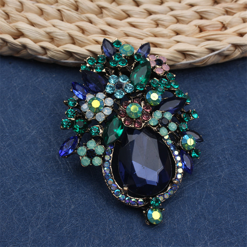 Elegant Rhinestone Flower Brooch for Dresses Bags and Hats Stylish Jewelry for Special Occasions