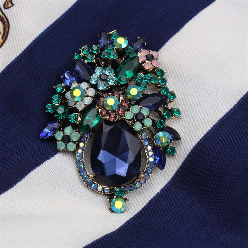 Elegant Rhinestone Flower Brooch for Dresses Bags and Hats Stylish Jewelry for Special Occasions