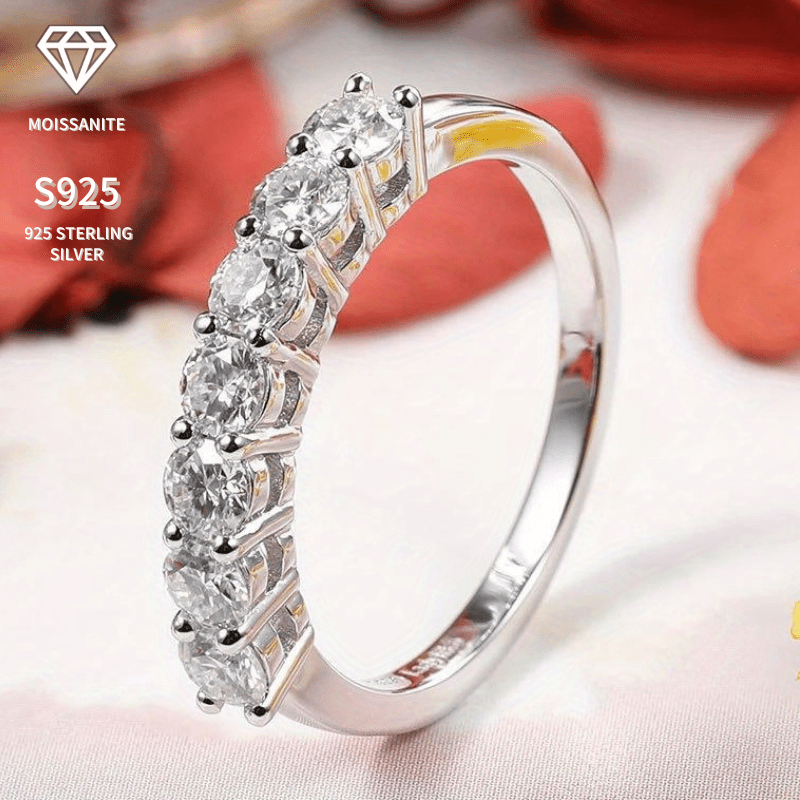 Ajoyib 0.7CT Moissanite to'y uzuki - Nafis 925 sterling kumush dizayni, porloq tosh tafsilotlari bilan, maxsus tadbirlar uchun mukammal, abadiy Sevgililar kuni sovg'asi, nafis to'y zargarligi.