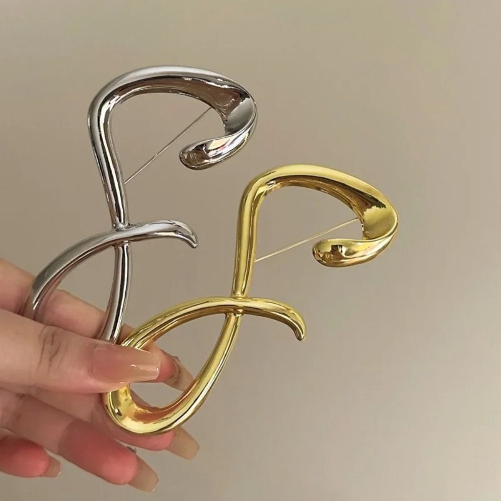 Gold Tone Alloy Infinity Symbol Brooch Metal Lapel Pin for Coats and Collars