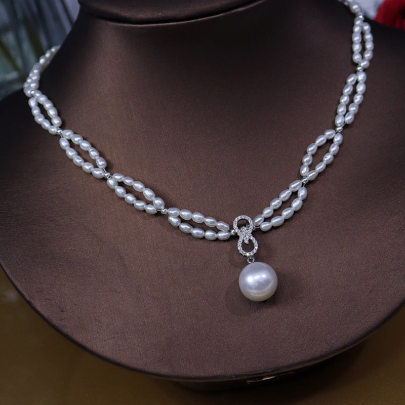 Women’s Clavicle Chain Necklace with Interlocking Design and Freshwater Pearl