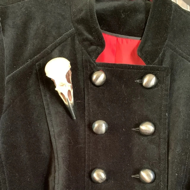 Vintage Gothic Qarg'a Boshli Brosh Pin - Qayta ishlangan Hayvon Skeleti Lapel Pin Kiymish Aksessuari uchun Mukammal