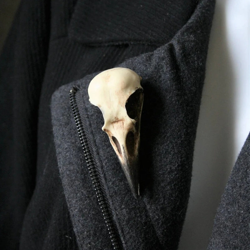 Vintage Gothic Crow Skull Resin Brooch Pin for Clothing Accessories