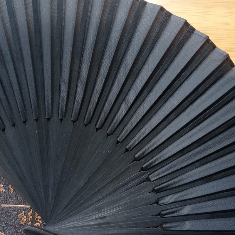 Винтажный черный классический точечный антикварный складной веер с кросс-бордерным меланиновым дизайном и антикварной рекламой