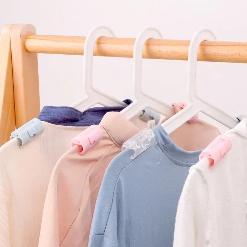 Set of 4 Non-Slip Plastic Bed Sheet Clips for Quilts, Blankets, Curtains