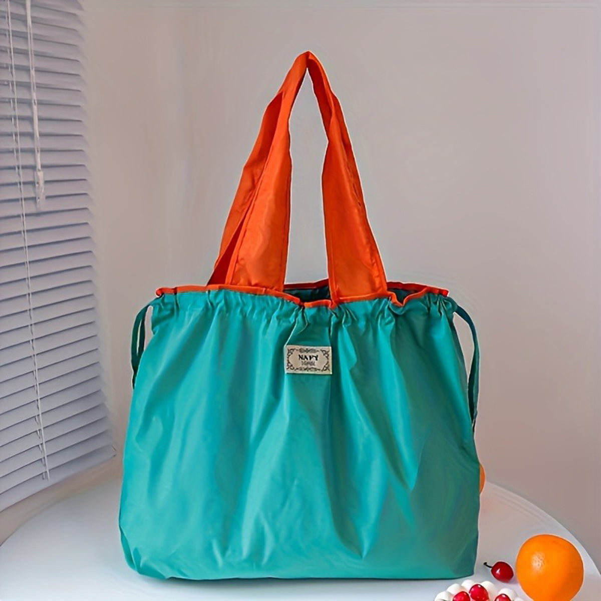 Yuqori sifatli qayta ishlatiladigan xarid sumkasi, yuviladigan cho'ntak, katta sig'im va egiluvchan dizayn, oshxona va ovqatlanish ta'minotlari xaridi uchun mukammal, olib yurish uchun qulay va portativ, ekologik toza va mustahkam xarid sumkasi.