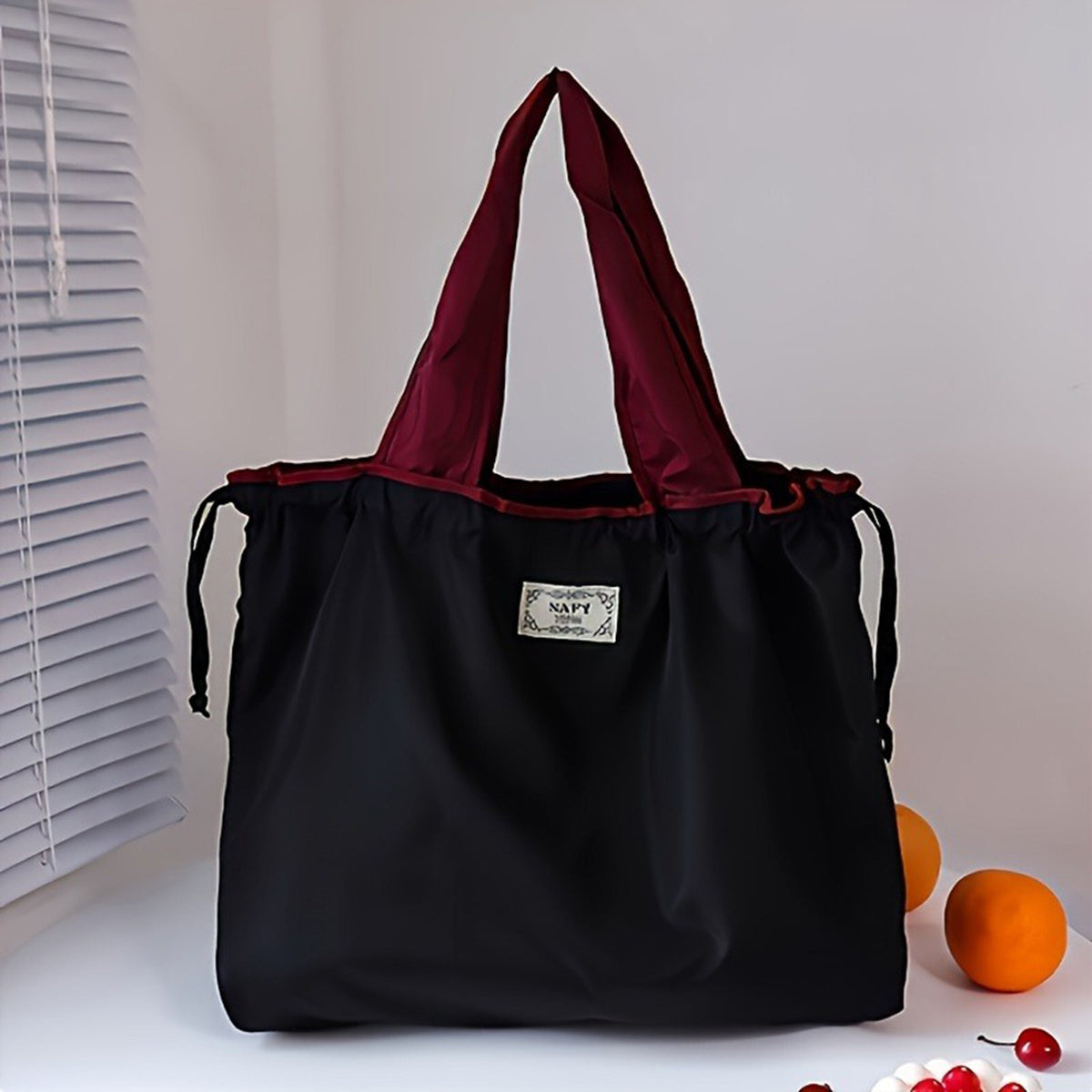 Yuqori sifatli qayta ishlatiladigan xarid sumkasi, yuviladigan cho'ntak, katta sig'im va egiluvchan dizayn, oshxona va ovqatlanish ta'minotlari xaridi uchun mukammal, olib yurish uchun qulay va portativ, ekologik toza va mustahkam xarid sumkasi.