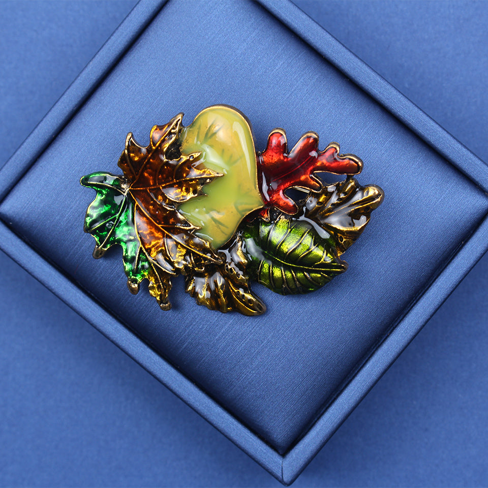 Antik uslubdagi emal yaproq brosh pin vintage zargarlik ayollar uchun qorong'u tonlarda