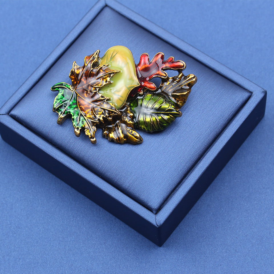 Antik uslubdagi emal yaproq brosh pin vintage zargarlik ayollar uchun qorong'u tonlarda