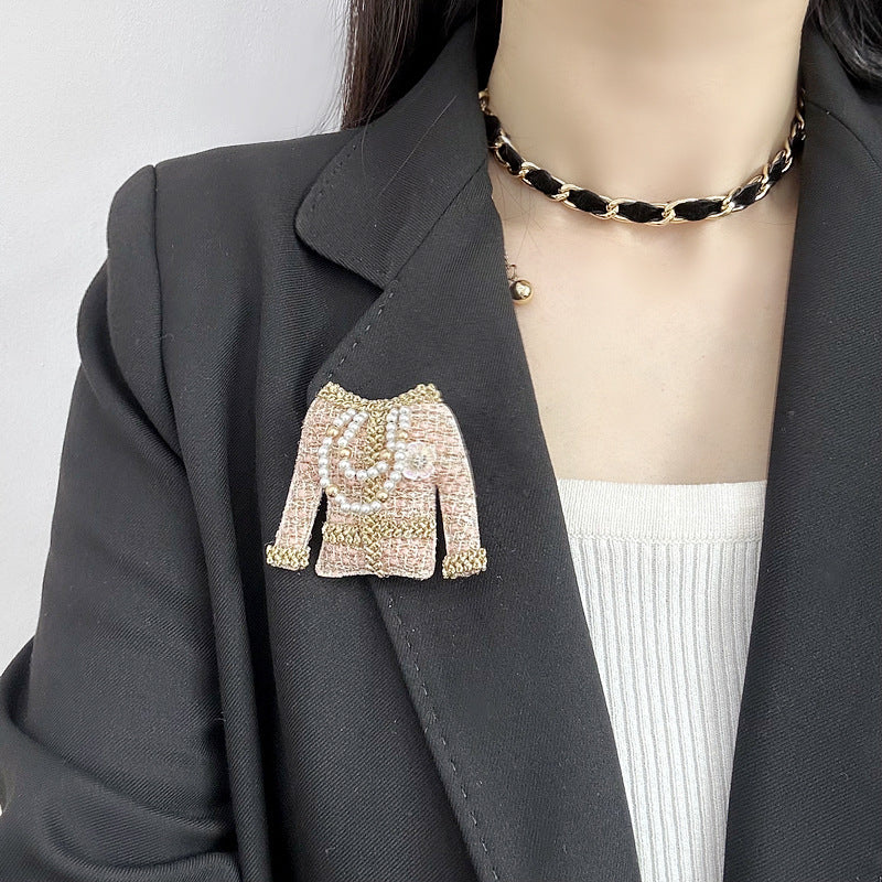 Unique Cloth Brooch Pin with Elegant Unconventional Design for Women's Fashion