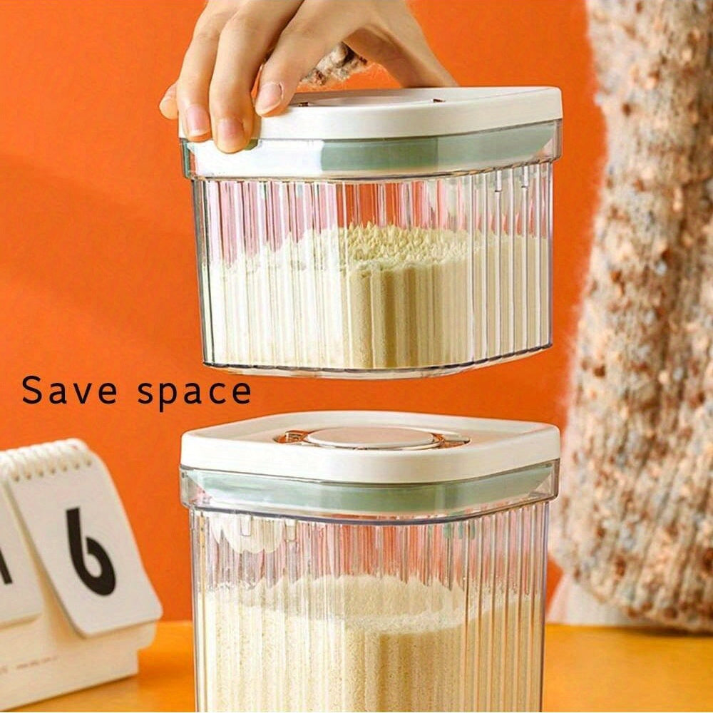 Yopiq qopqoq va formula saqlash uchun alohida bo'limlari bo'lgan ko'chma sut kukuni idishi, yosh bolalar uchun mos.