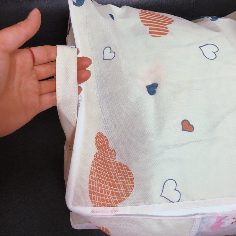 Large Dustproof Storage Bag with Heart and Cloud Design for Clothes and Quilts, Foldable with Zipper and Handles