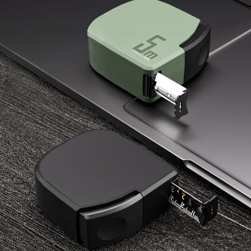 Yuqori aniqlik bilan 5M o'lchov qiladigan, yog'och ishlash va uyda foydalanish uchun mo'ljallangan portativ karbonli po'lat o'lchov lenta.