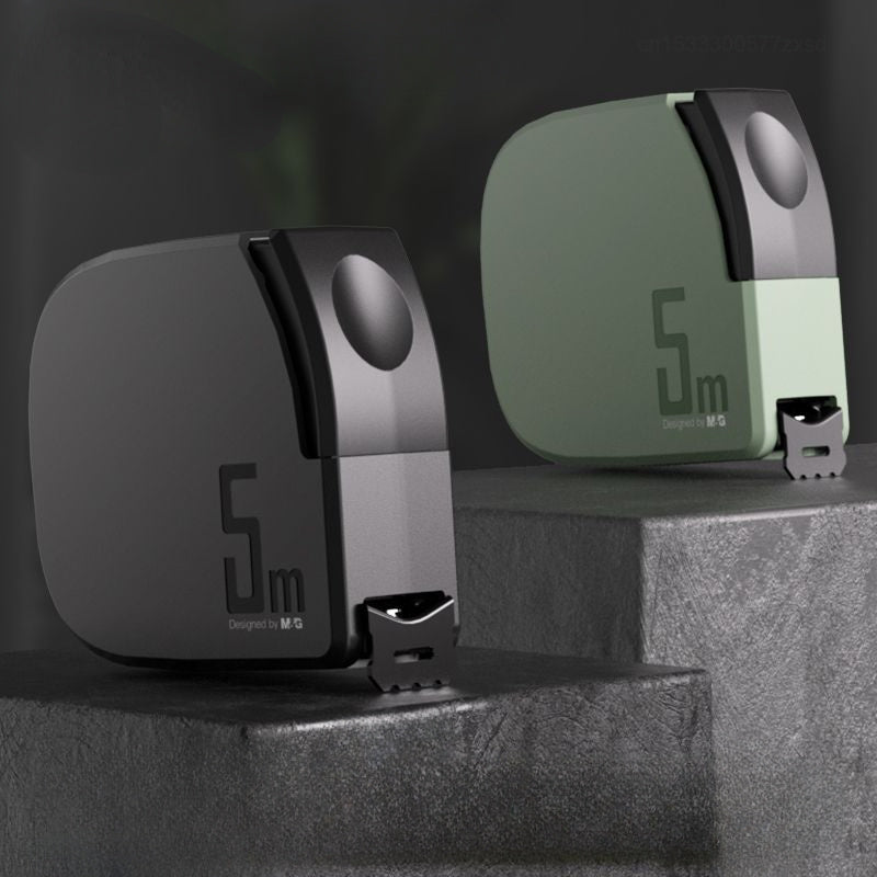 Yuqori aniqlik bilan 5M o'lchov qiladigan, yog'och ishlash va uyda foydalanish uchun mo'ljallangan portativ karbonli po'lat o'lchov lenta.