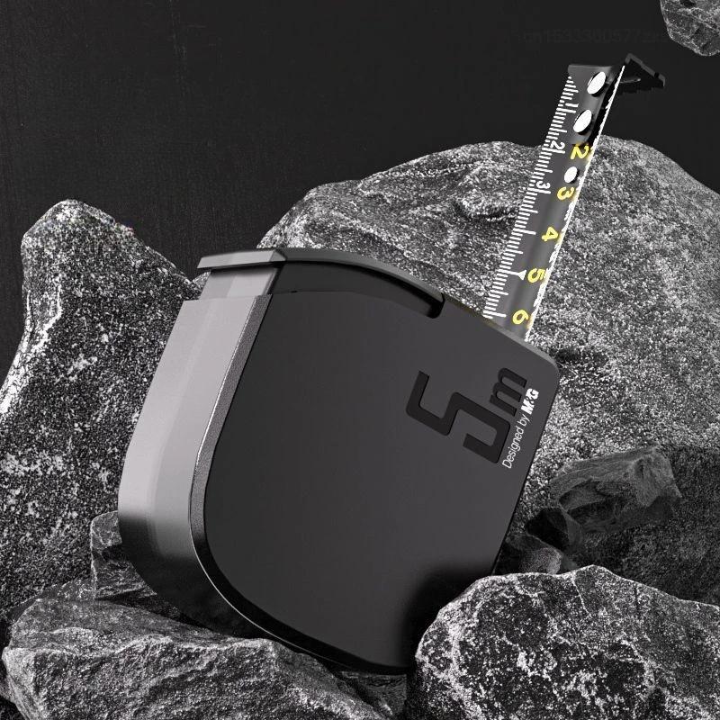 Yuqori aniqlik bilan 5M o'lchov qiladigan, yog'och ishlash va uyda foydalanish uchun mo'ljallangan portativ karbonli po'lat o'lchov lenta.