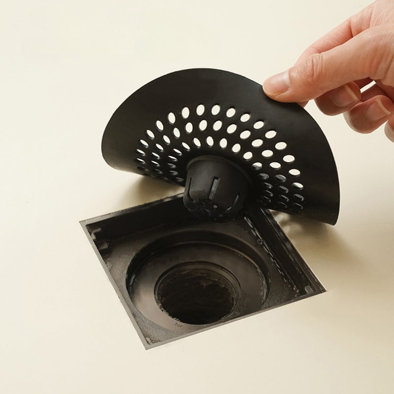 Dumaloq kulrang plastik soch tutgich dush, lavabolar va vannalar uchun. Qoldiqlarni filtrlash va suv oqimini saqlashda samarali. Tozalash oson.