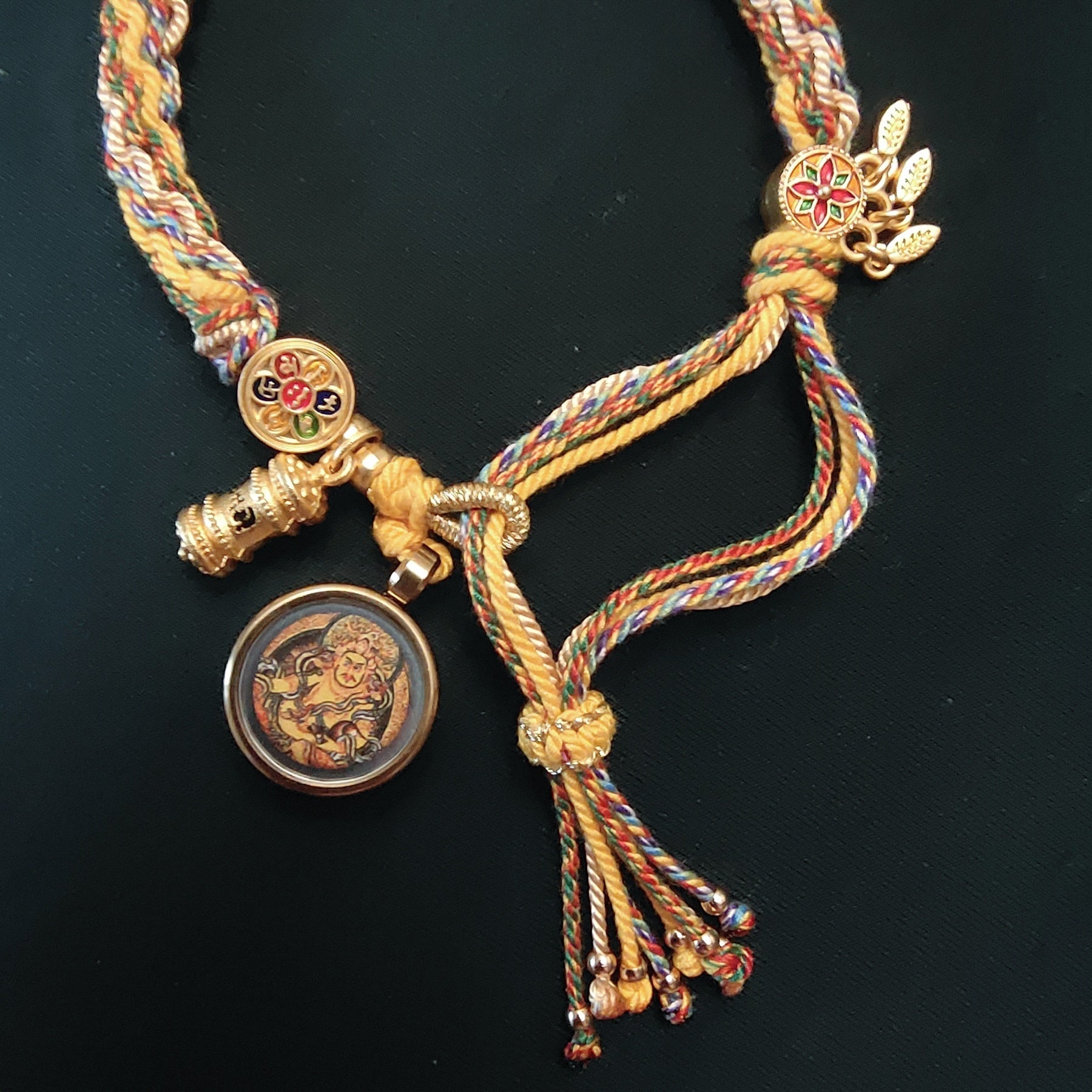 Pulsera trenzada de acero de titanio con bendiciones budistas tibetanas para hombres y mujeres