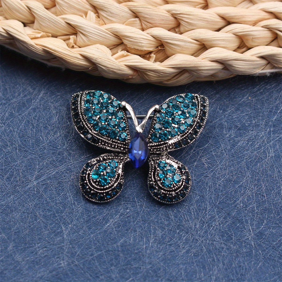 Elegant Rhinestone Butterfly Brooch for Women Jewelry Accessories