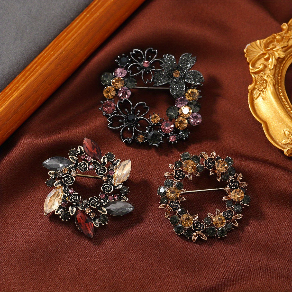 Vintage-Inspired Crystal Brooch Pin with Rhinestone Accents for Dresses and Sweaters