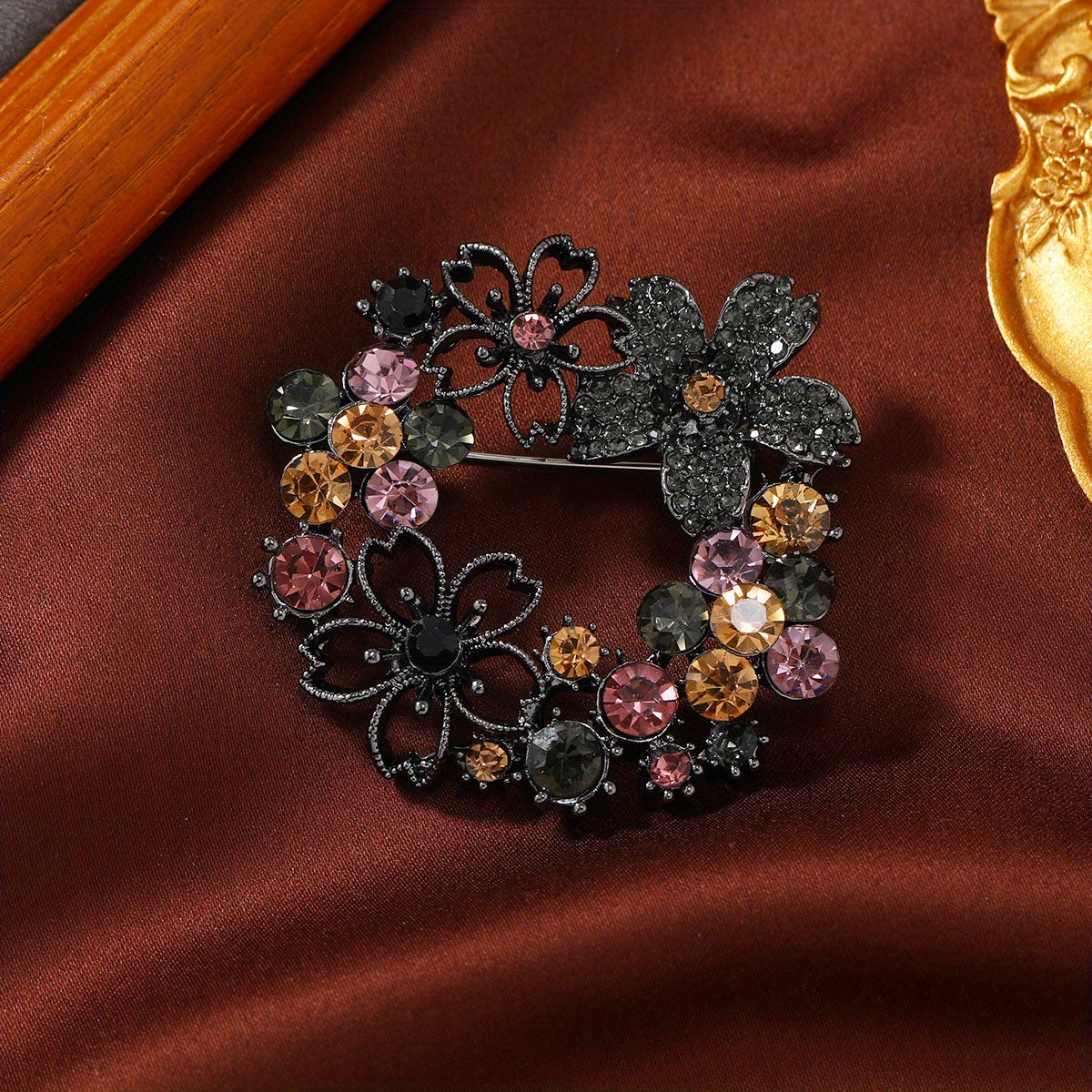 Vintage-Inspired Crystal Brooch Pin with Rhinestone Accents for Dresses and Sweaters