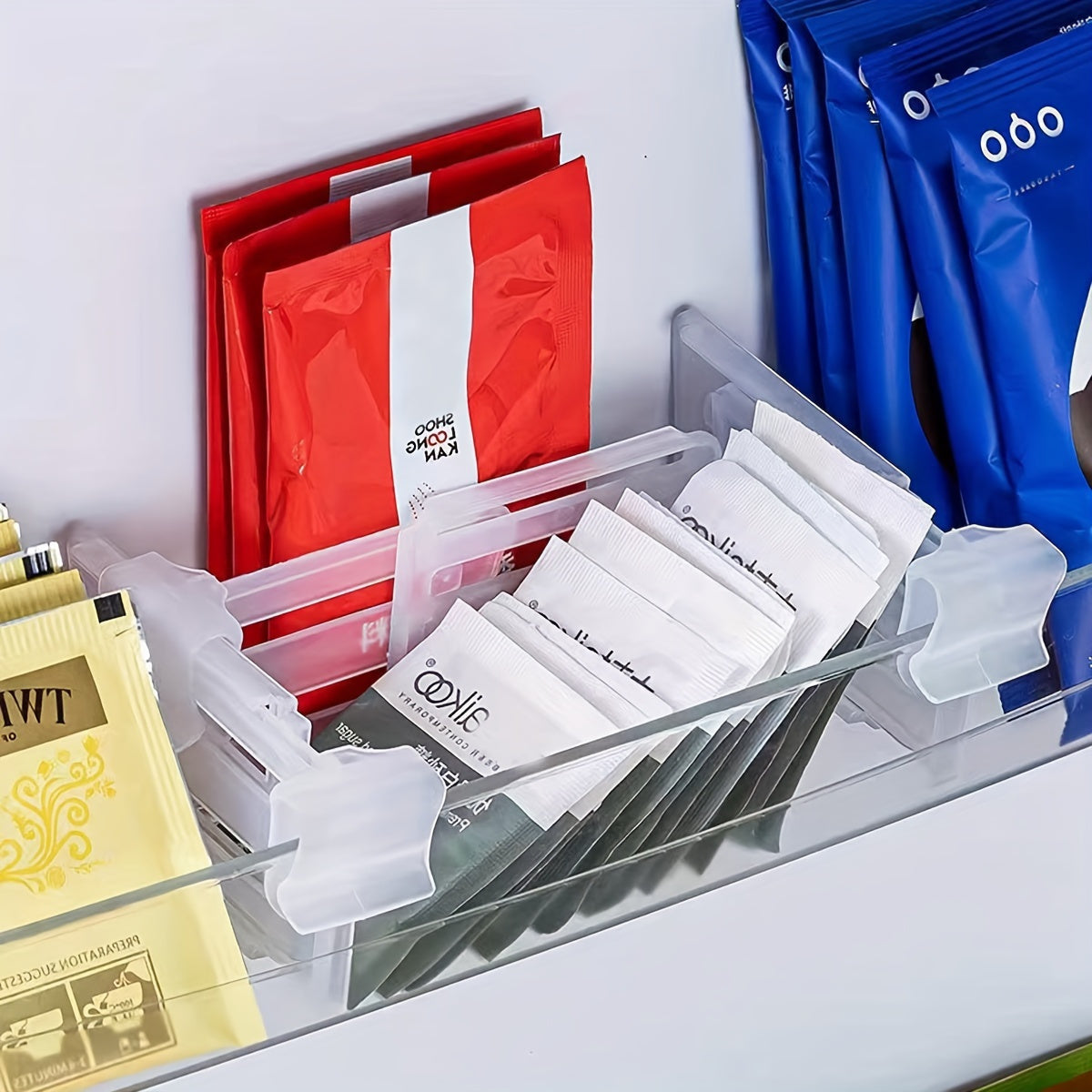 Moslashuvchan muzlatgich tashkilotchisi panellari, 4 ta, muzlatgich bo‘linmasi, saqlash taxtalari, joyni tejovchi oshxona eshigi tashkilotchisi