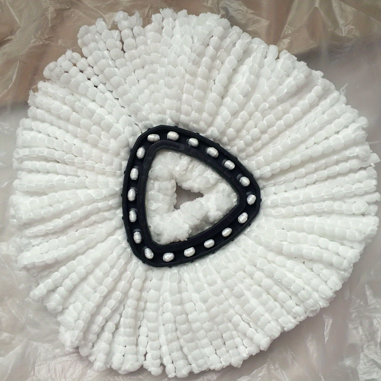 Nam va quruq tozalash uchun to'rt mikroto'rli Spin Mop boshli, mashinada yuviladigan, ko'pgina Spin Mop'lar bilan mos keladi