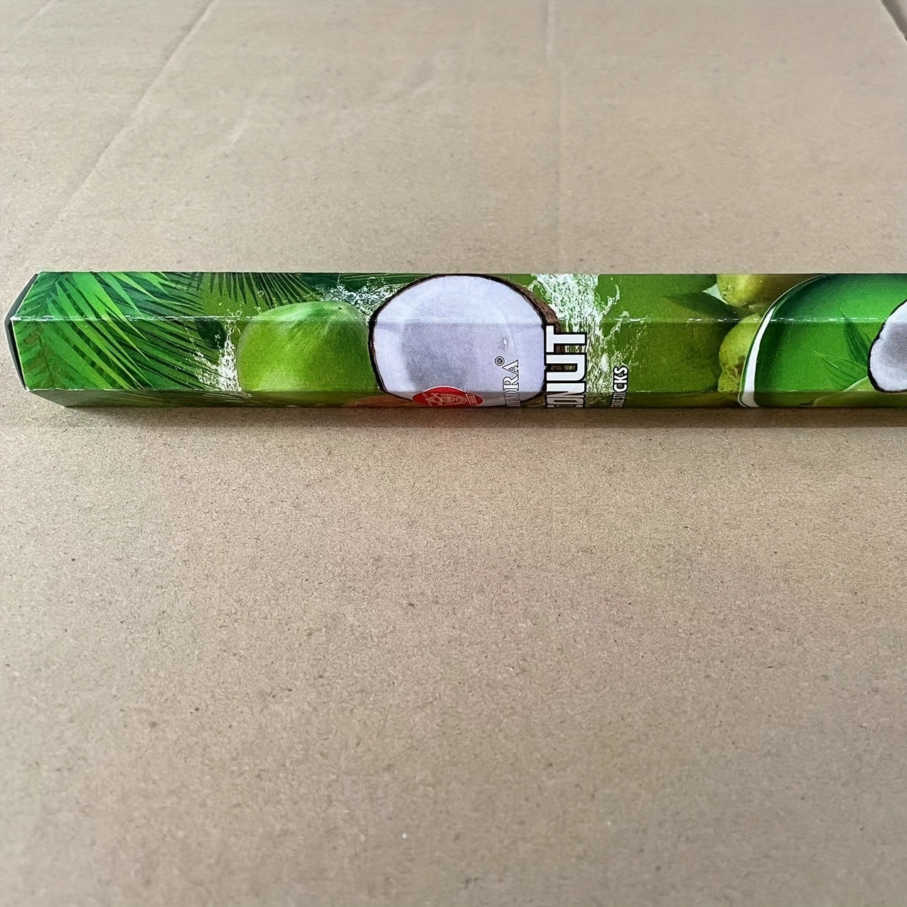 Выберите из 35 ароматов, включая ладан, розу, жасмин, османтус и амбер. Идеально подходит для очистки воздуха и расслабления в гостиных, спальнях, отелях, офисах и развлекательных заведениях.