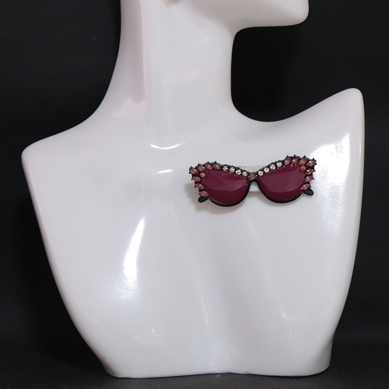 Elegant Rhinestone Sunglass-Inspired Brooch for Women Fashion Accessory