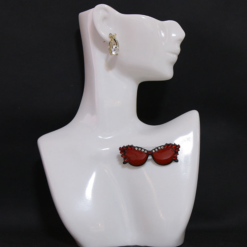 Elegant Rhinestone Sunglass-Inspired Brooch for Women Fashion Accessory