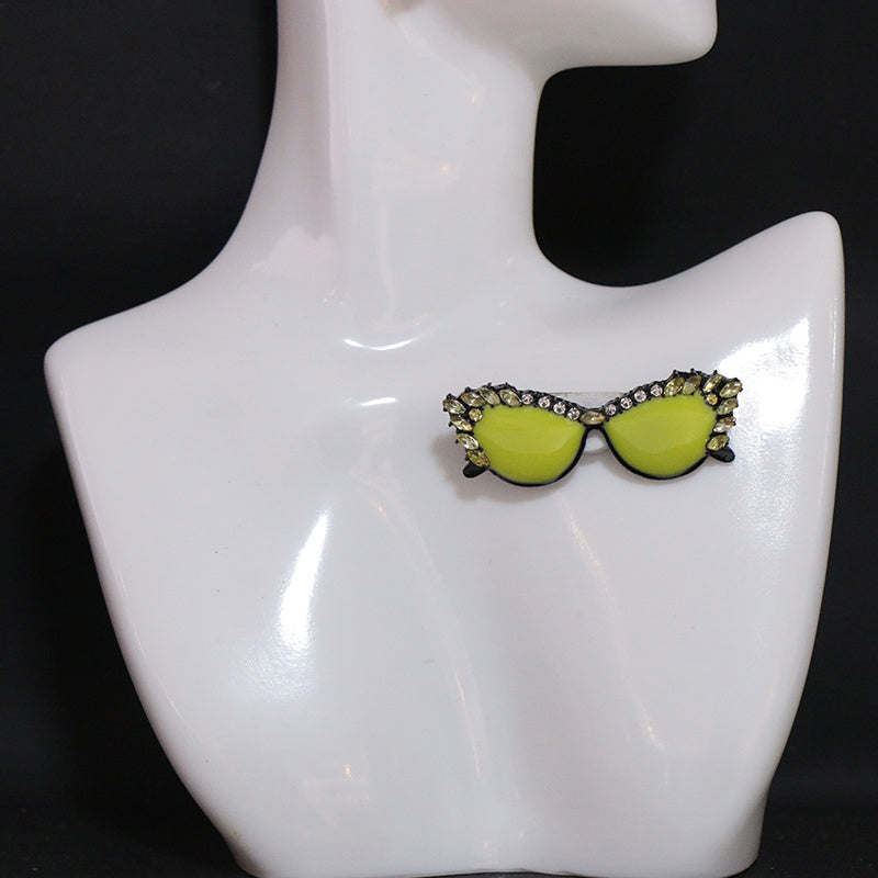 Elegant Rhinestone Sunglass-Inspired Brooch for Women Fashion Accessory